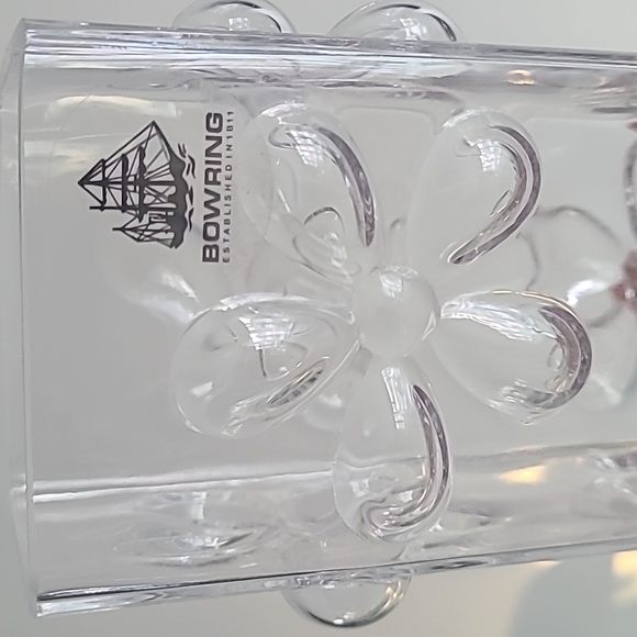 Vintage embossed daisy clear bud vase - Picture 4 of 8